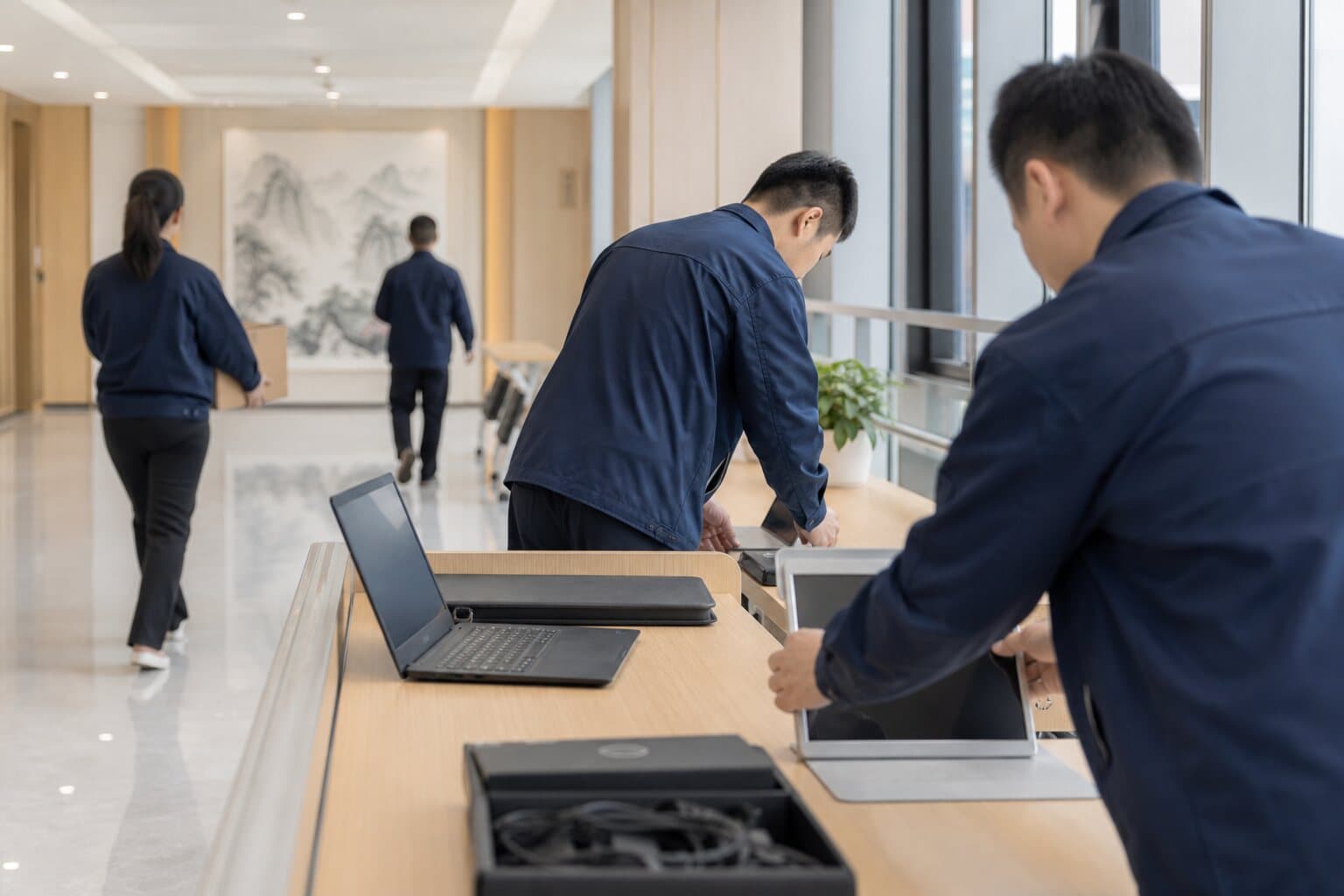 政务机构批量部署与维保 · 交付现场